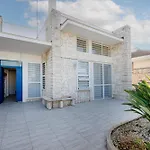 Villa Guesthost - Armida Steps From The Sea Bari