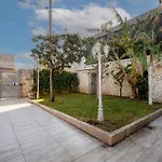 Guesthost - Armida Steps From The Sea Villa